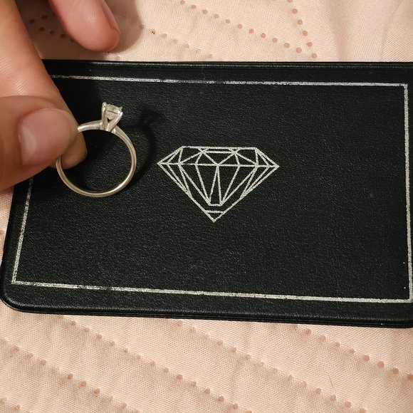 Engagement ring - Picture 2 of 3